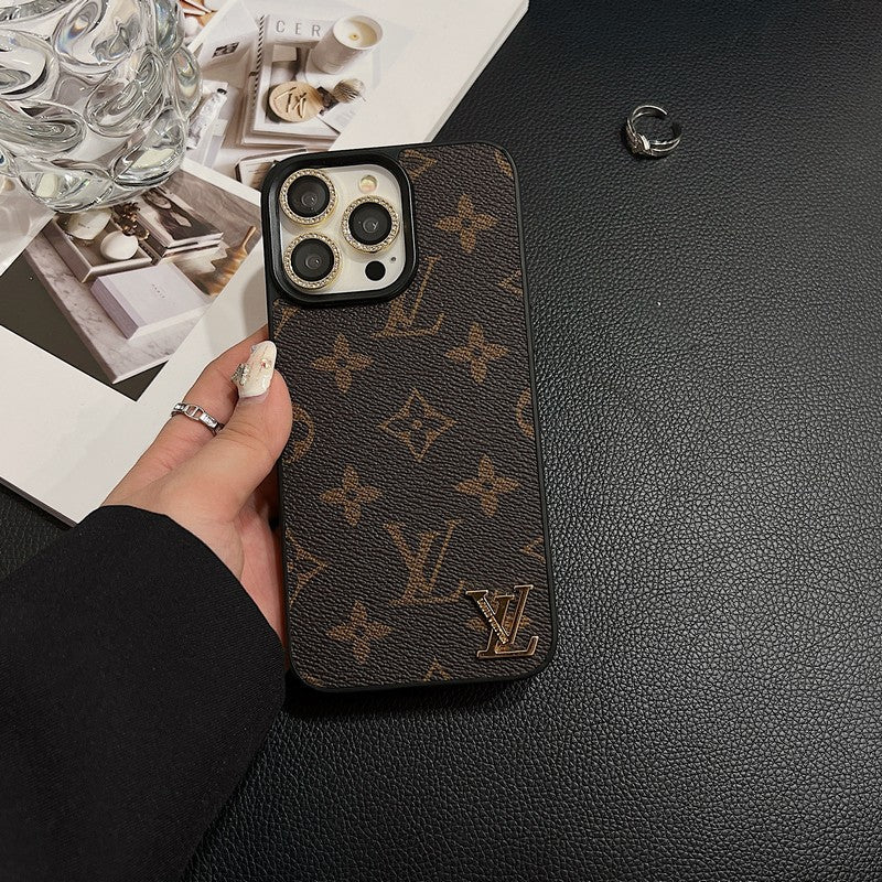 Lou Classic Leather iPhone 17 Case