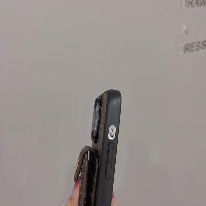 Lou Card Bag Classic Color iPhone 16 Case